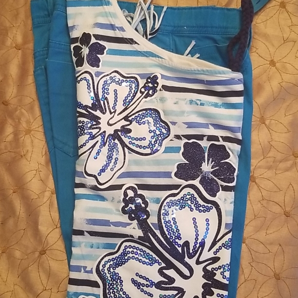 2pc - Picture 3 of 3